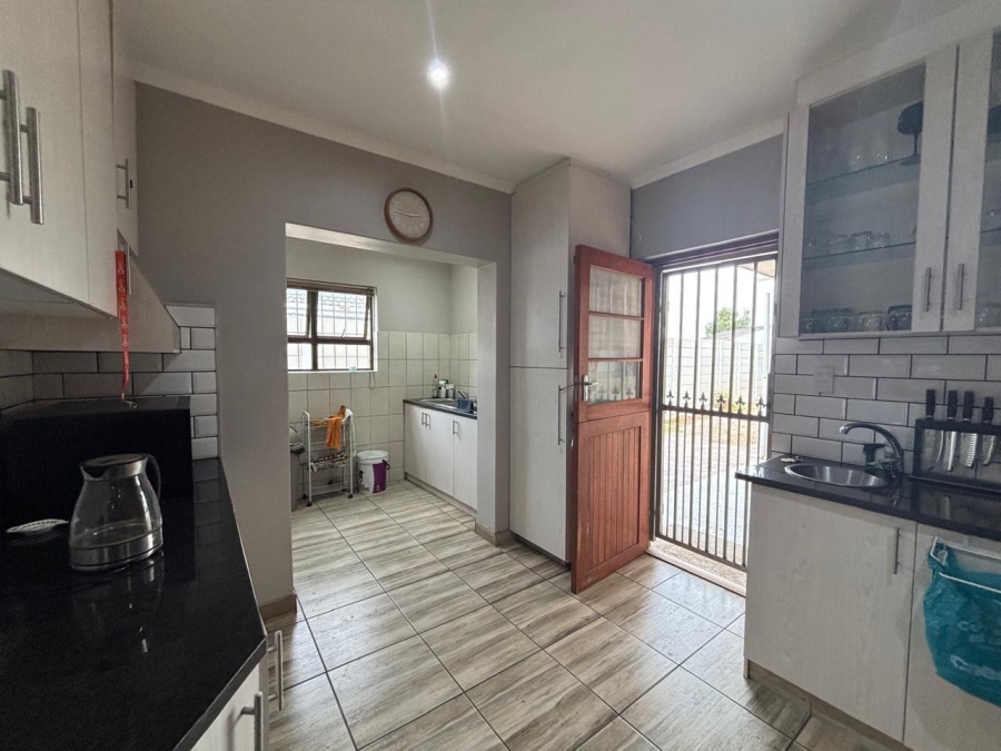 To Let 4 Bedroom Property for Rent in Voelvlei Western Cape